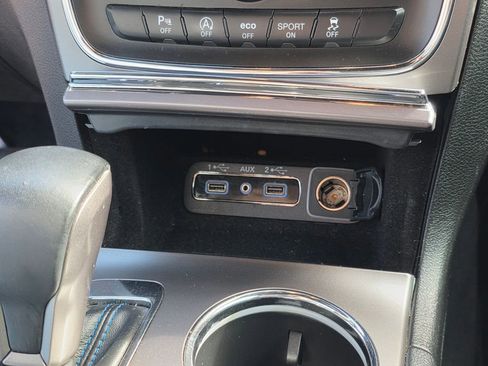 Used 2018 Jeep Grand Cherokee Laredo image 25