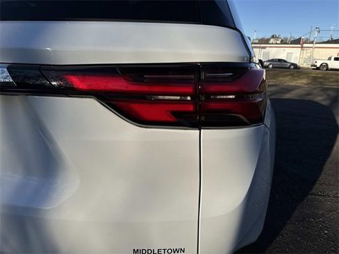 Used 2023 Chevrolet Traverse LS image 7