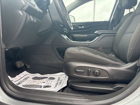 Certified 2023 GMC Acadia SLE w/ Driver Convenience Package image 12