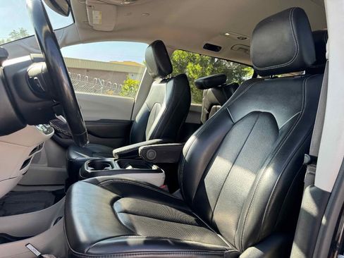 Used 2020 Chrysler Voyager Lxi w/ Cold Weather Group image 11