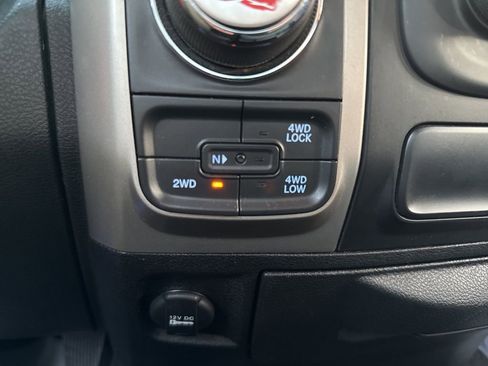 Used 2020 RAM 1500 Classic SLT image 30