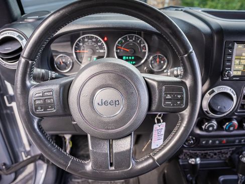 Used 2016 Jeep Wrangler Unlimited Sahara w/ Connectivity Group image 14