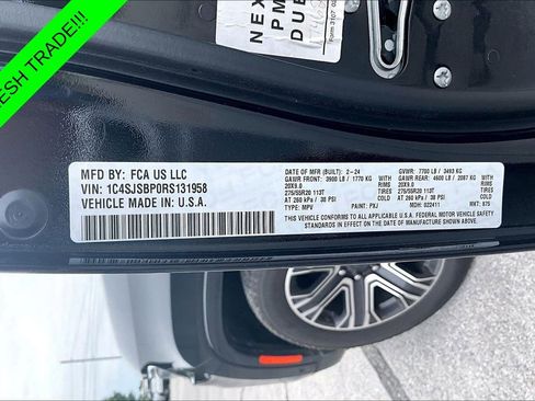 Used 2024 Jeep Wagoneer L Series II w/ Flexible Seating Group AWD/4WD image 19