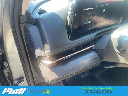 Used 2023 Nissan Ariya AWD image 25