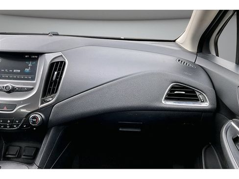 Used 2018 Chevrolet Cruze LT w/ Convenience Package FWD image 46