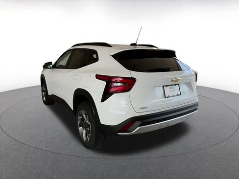 Used 2025 Chevrolet Trax LT image 11