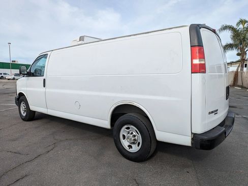 Used 2013 Chevrolet Express 3500 Extended RWD image 2