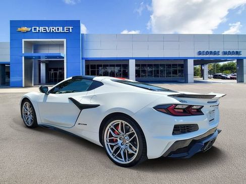 Used 2025 Chevrolet Corvette Z06 RWD image 3