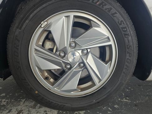 Used 2024 Hyundai Elantra SE image 32