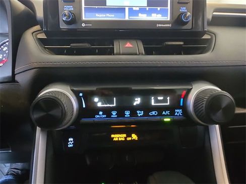 Used 2022 Toyota RAV4 LE image 18
