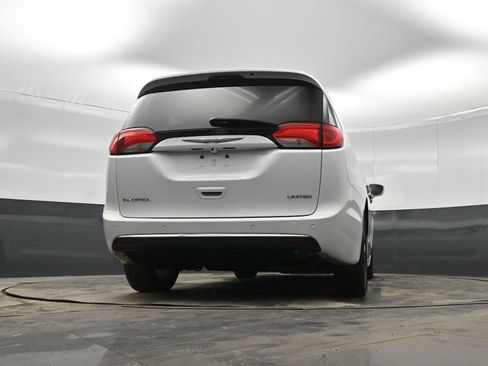 Used 2017 Chrysler Pacifica Limited w/ UConnect Theater Package image 34