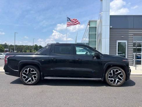 Used 2024 Chevrolet Silverado EV RST AWD/4WD image 3
