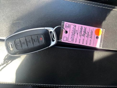 Used 2024 Nissan Rogue SV image 19