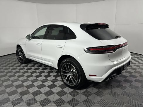 Certified 2025 Porsche Macan image 3