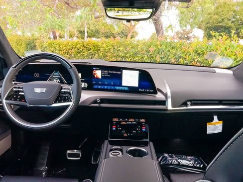 New 2026 Cadillac Vistiq Platinum image 13