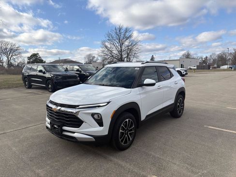 Used 2025 Chevrolet TrailBlazer LT image 4