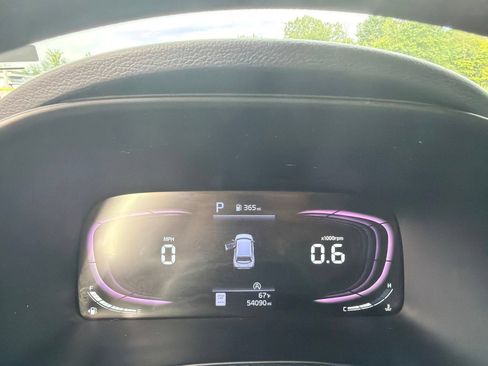 Used 2024 Kia Soul LX w/ Option Group 015 FWD image 12