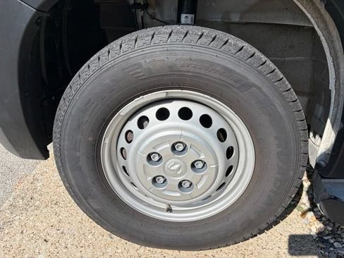 Used 2025 RAM ProMaster 2500 w/ U-Haul Equipment Group FWD image 17