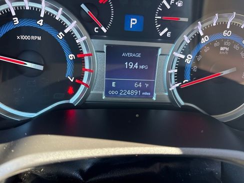 Used 2014 Toyota 4Runner SR5 image 18