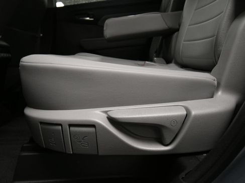 Used 2023 Toyota Highlander XLE AWD/4WD image 21