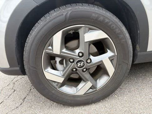 Used 2024 Hyundai Venue SEL FWD image 13