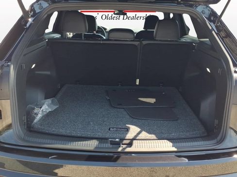Used 2024 Volkswagen Atlas Cross Sport SE FWD image 10