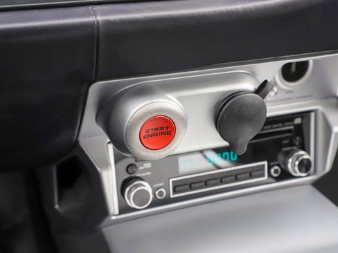 Used 2006 Ford GT RWD image 35