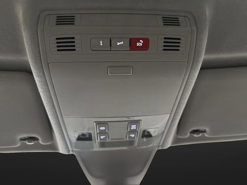 Used 2023 Volkswagen Tiguan SE image 24