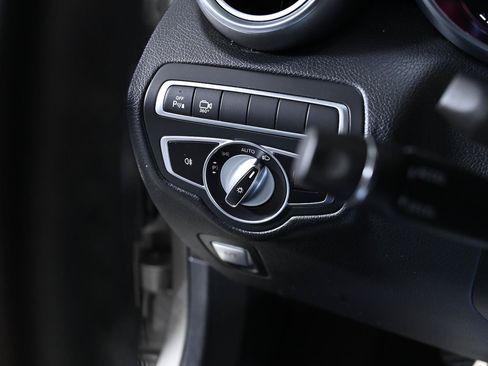Used 2019 Mercedes-Benz GLC 300 4MATIC image 18