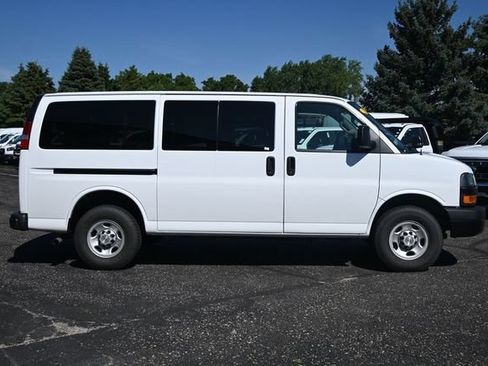 Used 2023 Chevrolet Express 3500 LS RWD image 3
