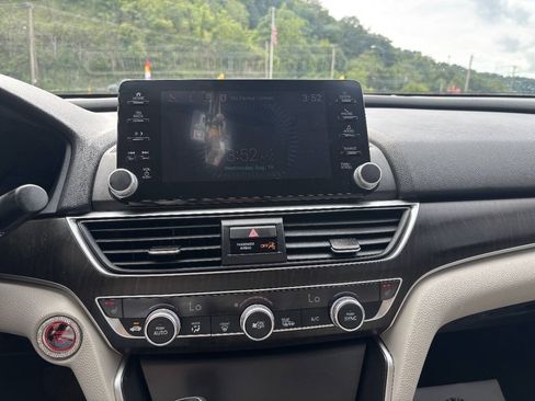 Used 2020 Honda Accord EX image 19