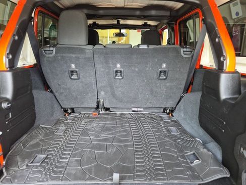 Used 2018 Jeep Wrangler Unlimited Rubicon AWD/4WD image 6