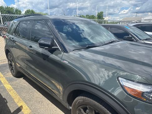 Used 2023 Ford Explorer ST-Line w/ Class IV Trailer Tow Package AWD/4WD image 8