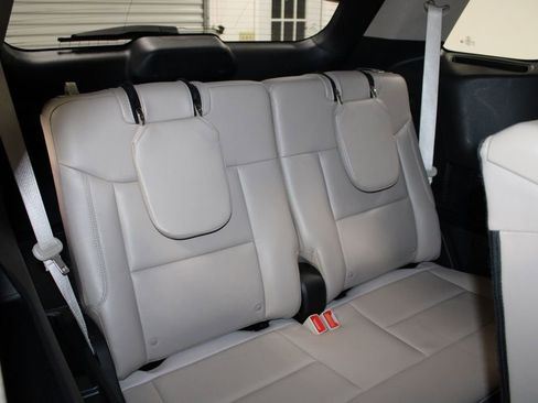 Used 2023 Ford Explorer Limited image 34