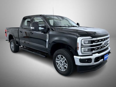 Used 2025 Ford F250 Lariat w/ FX4 Off-Road Package AWD/4WD image 3