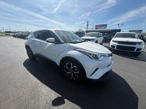 Used 2018 Toyota C-HR XLE image 1