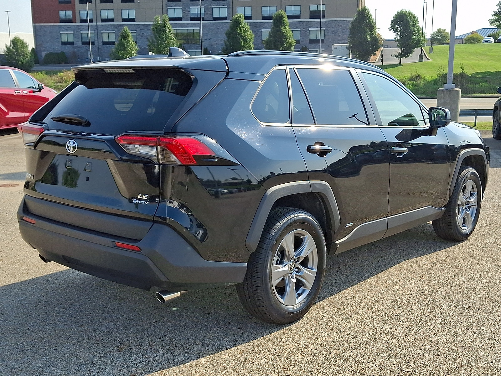 Used 2025 Toyota RAV4 LE AWD/4WD image 6