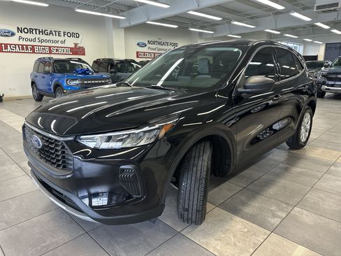 Used 2024 Ford Escape Active w/ Cold Weather Package image 15