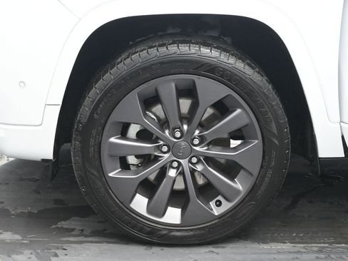 Used 2021 Jeep Cherokee High Altitude AWD/4WD image 35