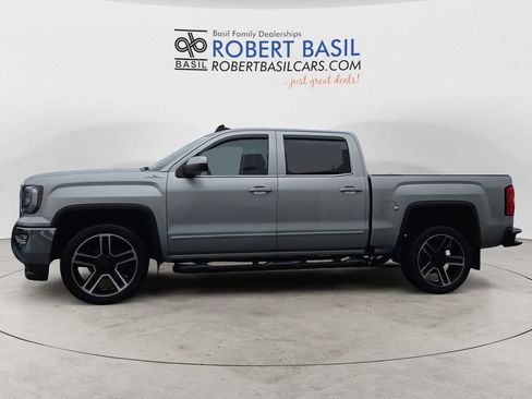 Used 2018 GMC Sierra 1500 SLE w/ Black Pack image 2