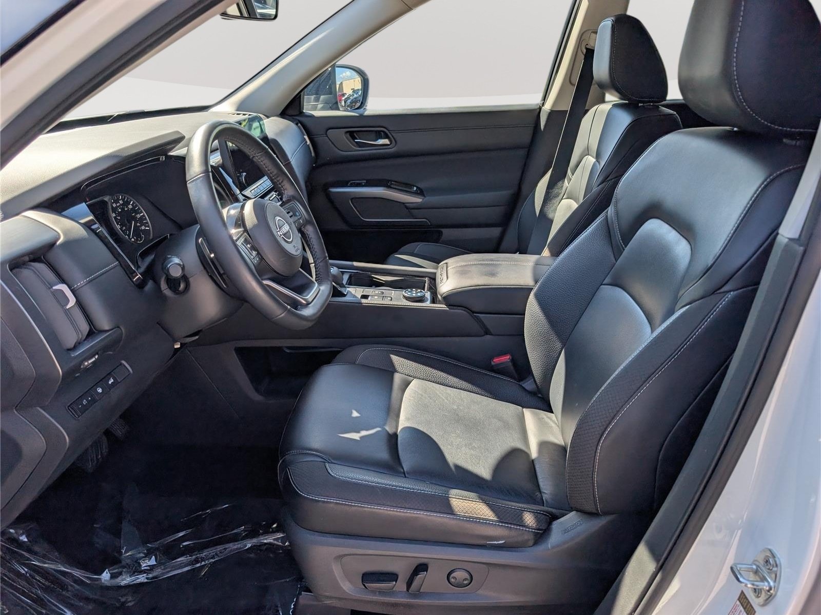Used 2024 Nissan Pathfinder SL AWD/4WD image 19