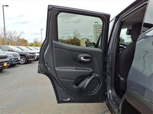 Certified 2023 Jeep Renegade Latitude image 15