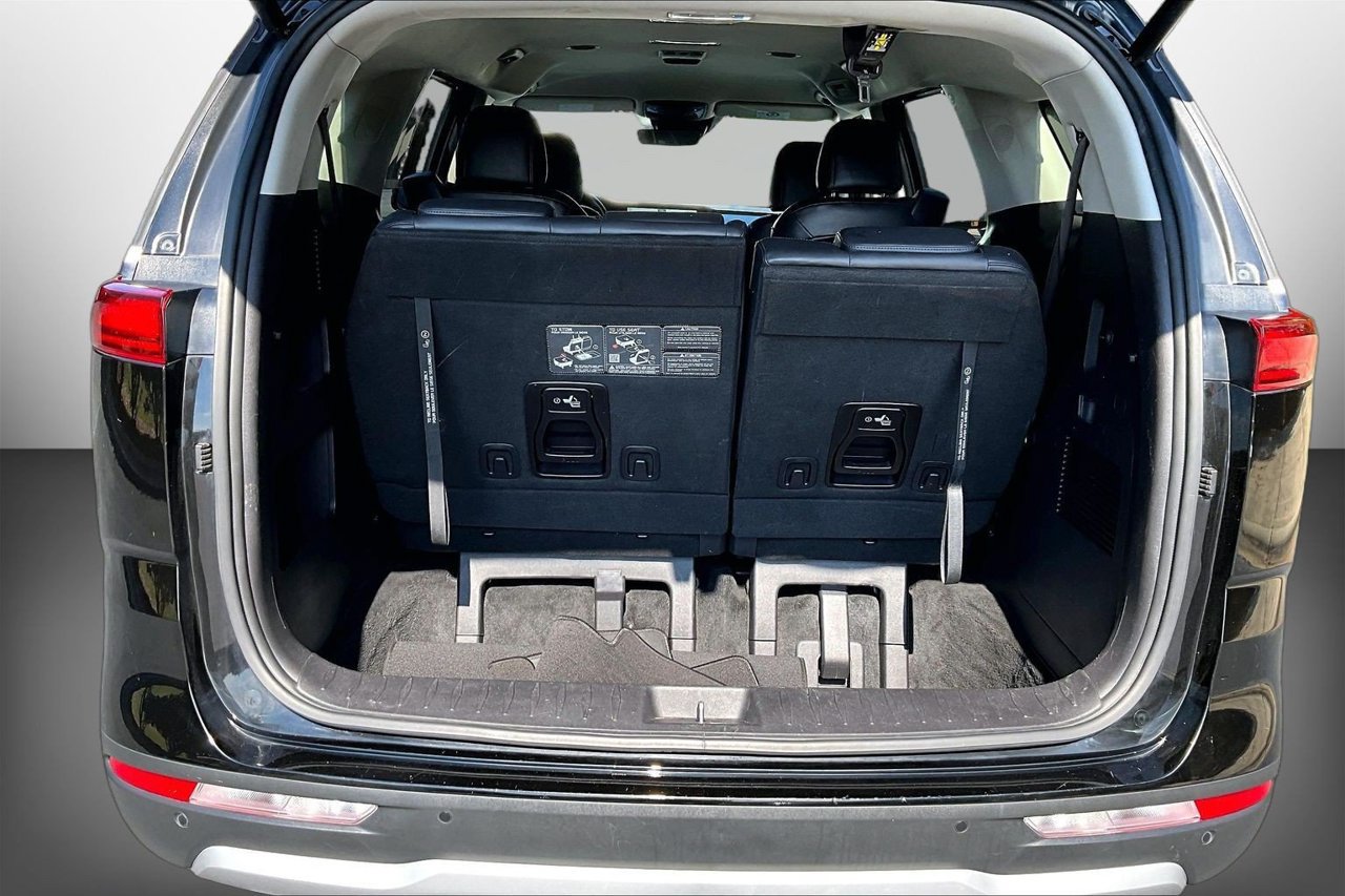 Used 2024 Kia Carnival EX FWD image 25