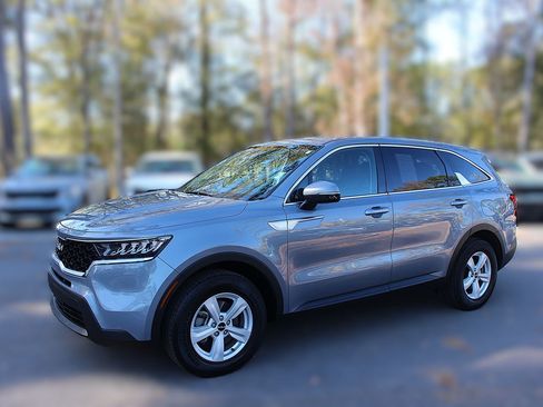 Used 2023 Kia Sorento LX image 5