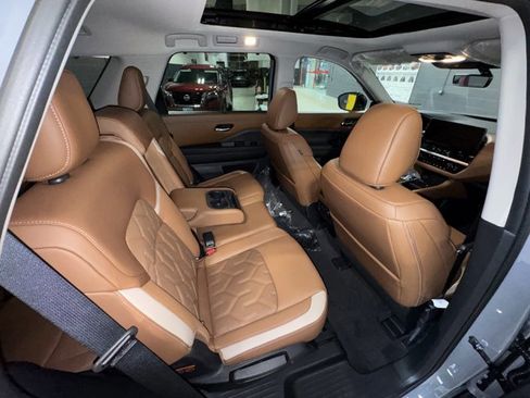 New 2026 Nissan Pathfinder Platinum AWD/4WD image 15