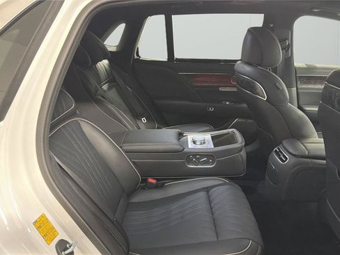 Used 2025 Genesis G90 3.5T AWD/4WD image 13