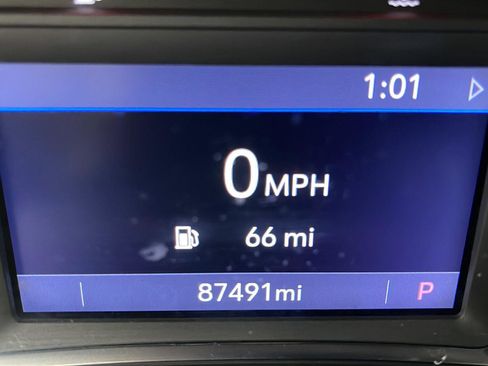 Used 2022 Chevrolet Traverse LT image 13