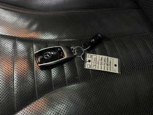 Used 2020 Mercedes-Benz S 560 4MATIC Sedan image 38
