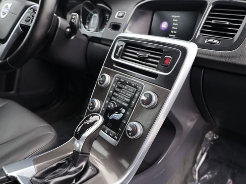 Used 2015 Volvo V60 T5 Premier FWD image 21