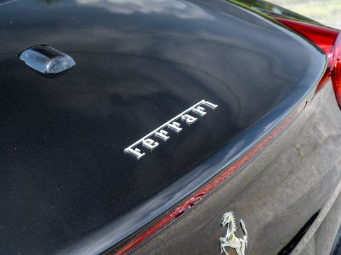 Used 2018 Ferrari California T RWD image 15